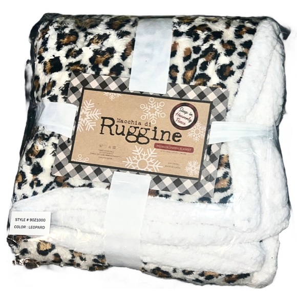 Double sided Sherpa blanket in Leopard Print